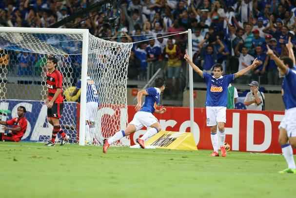 Primeiro gol de Willian pelo Cruzeiro foi contra o Flamengo, no Mineiro, no jogo de ida das oitavas de final da Copa do Brasil. O tento do atacante, porm, acabou ofuscado pelo gol de placa marcado por Everton Ribeiro na mesma partida.