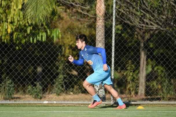 Marquinhos treinou entre os titulares, enquanto Willian, sem contrato, fez treino fsico  parte