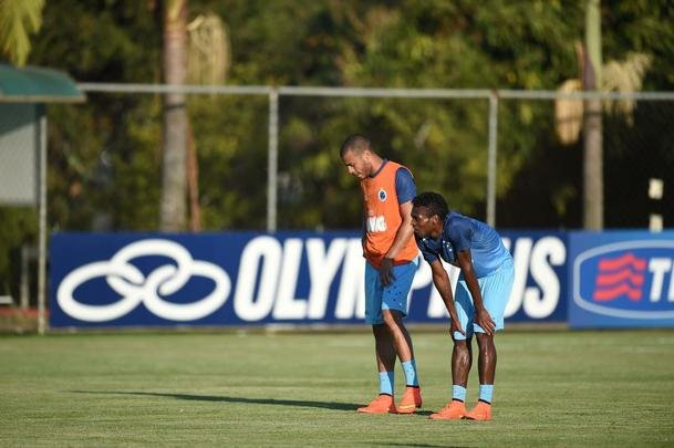 Marquinhos treinou entre os titulares, enquanto Willian, sem contrato, fez treino fsico  parte
