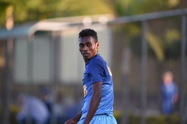 Marquinhos treinou entre os titulares, enquanto Willian, sem contrato, fez treino fsico  parte