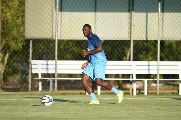 Marquinhos treinou entre os titulares, enquanto Willian, sem contrato, fez treino fsico  parte