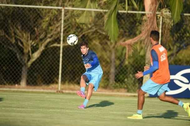 Marquinhos treinou entre os titulares, enquanto Willian, sem contrato, fez treino fsico  parte