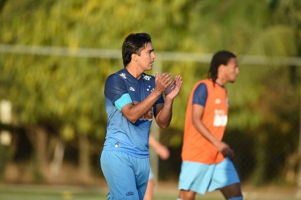 Marquinhos treinou entre os titulares, enquanto Willian, sem contrato, fez treino fsico  parte