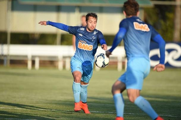 Marquinhos treinou entre os titulares, enquanto Willian, sem contrato, fez treino fsico  parte