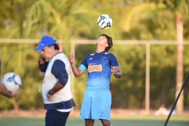 Marquinhos treinou entre os titulares, enquanto Willian, sem contrato, fez treino fsico  parte