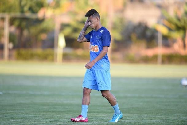 Marquinhos treinou entre os titulares, enquanto Willian, sem contrato, fez treino fsico  parte