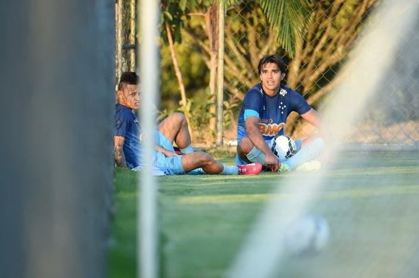 Marquinhos treinou entre os titulares, enquanto Willian, sem contrato, fez treino fsico  parte