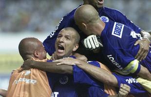 Revelado nas categorias de base do Cruzeiro, Fbio Jnior chegou ao time profissional em 1997. Ele marcou 78 gols com a camisa celeste