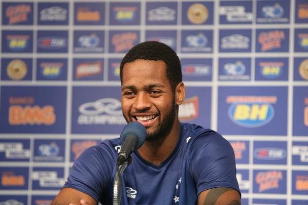 Treino do Cruzeiro nesta quinta-feira teve novidades no time e no visual dos atletas