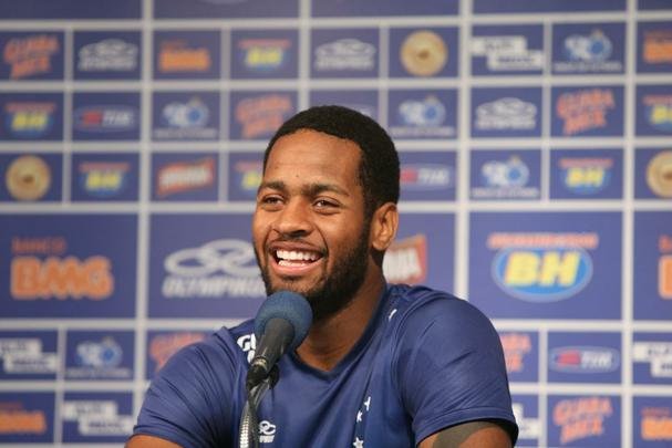 Treino do Cruzeiro nesta quinta-feira teve novidades no time e no visual dos atletas