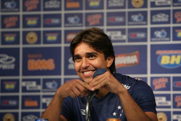 Treino do Cruzeiro nesta quinta-feira teve novidades no time e no visual dos atletas