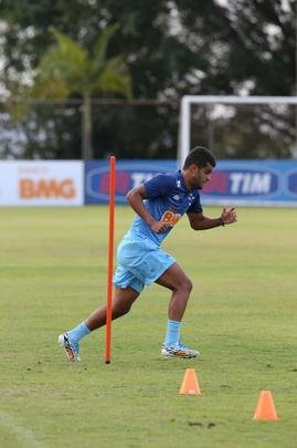 Treino do Cruzeiro nesta quinta-feira teve novidades no time e no visual dos atletas