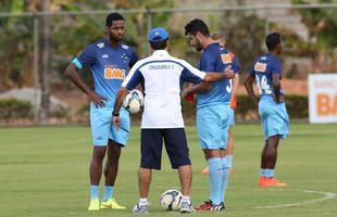 Treino do Cruzeiro nesta quinta-feira teve novidades no time e no visual dos atletas