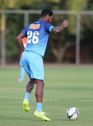 Treino do Cruzeiro nesta quinta-feira teve novidades no time e no visual dos atletas