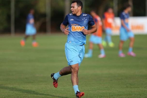 Treino do Cruzeiro nesta quinta-feira teve novidades no time e no visual dos atletas