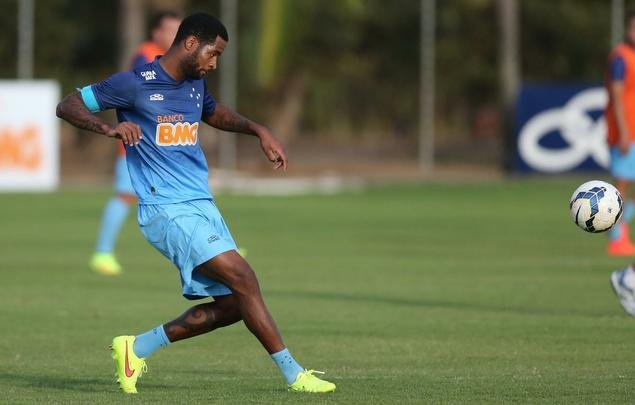 Treino do Cruzeiro nesta quinta-feira teve novidades no time e no visual dos atletas