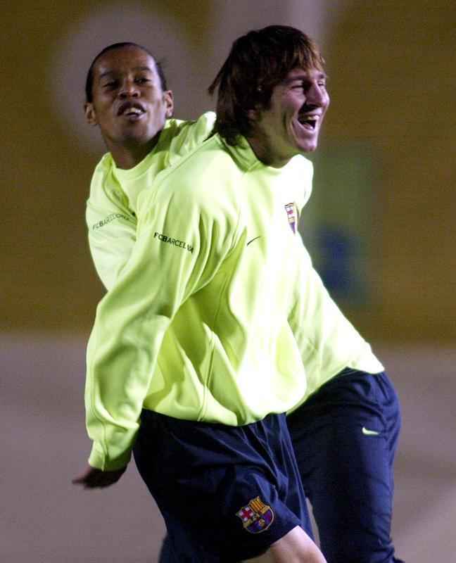Imagens de arquivo de 2005: Messi e Ronaldinho voltaro a jogar juntos nesta sexta-feira, em Portugal, na despedida de Deco