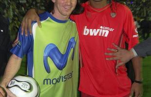 Imagens de arquivo de 2007, em jogo beneficente na Argentina: Messi e Ronaldinho voltaro a jogar juntos nesta sexta-feira, em Portugal, na despedida de Deco