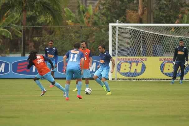 Debaixo de chuva, time realizou treinamento recreativo na Toca da Raposa II
