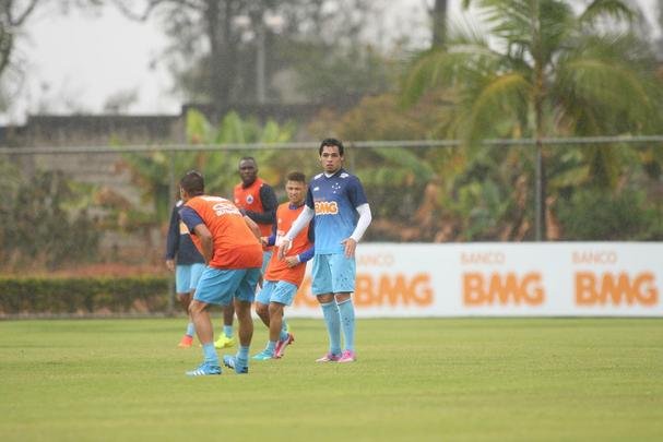 Debaixo de chuva, time realizou treinamento recreativo na Toca da Raposa II