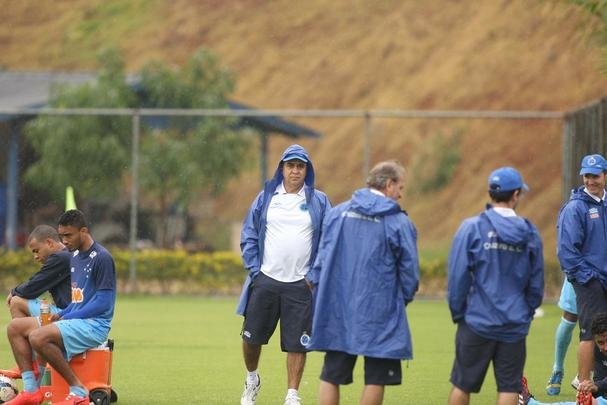 Debaixo de chuva, time realizou treinamento recreativo na Toca da Raposa II