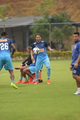 Debaixo de chuva, time realizou treinamento recreativo na Toca da Raposa II