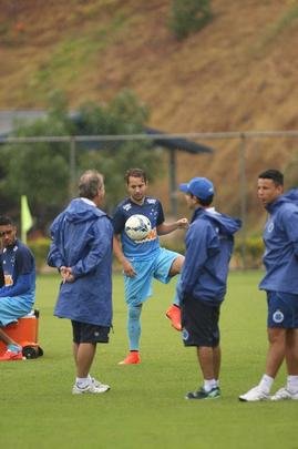 Debaixo de chuva, time realizou treinamento recreativo na Toca da Raposa II