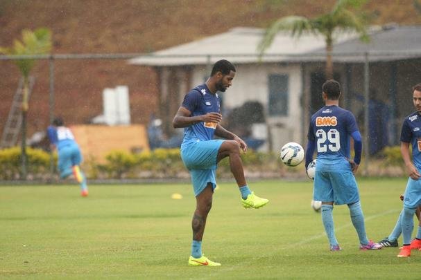Debaixo de chuva, time realizou treinamento recreativo na Toca da Raposa II