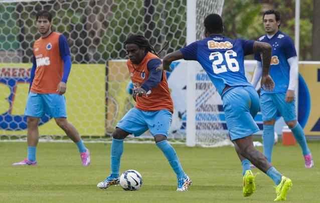 Debaixo de chuva, time realizou treinamento recreativo na Toca da Raposa II