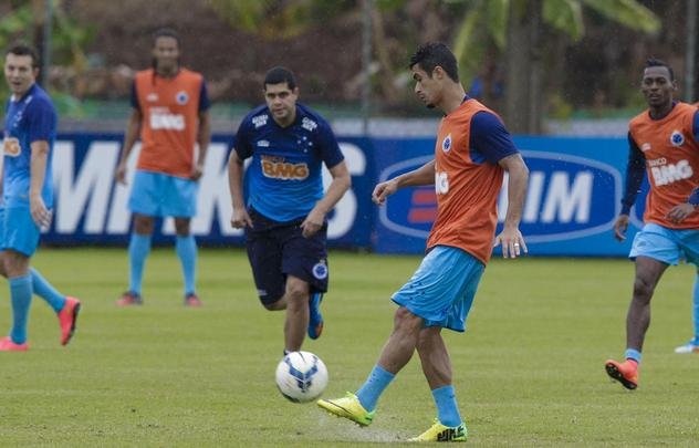 Debaixo de chuva, time realizou treinamento recreativo na Toca da Raposa II