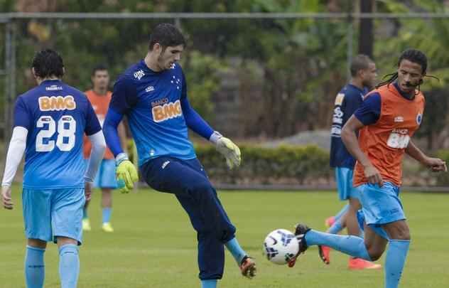 Debaixo de chuva, time realizou treinamento recreativo na Toca da Raposa II
