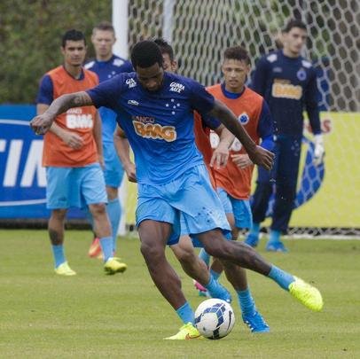 Debaixo de chuva, time realizou treinamento recreativo na Toca da Raposa II