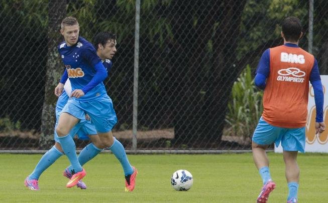 Debaixo de chuva, time realizou treinamento recreativo na Toca da Raposa II