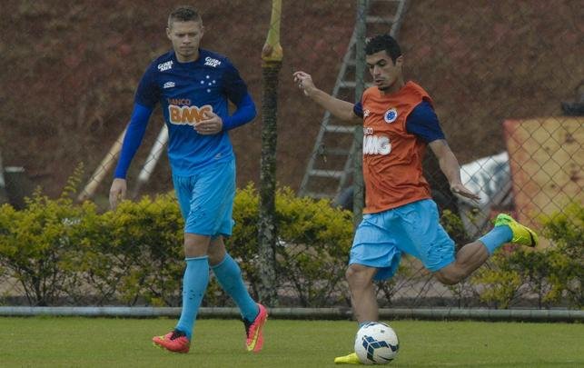 Debaixo de chuva, time realizou treinamento recreativo na Toca da Raposa II