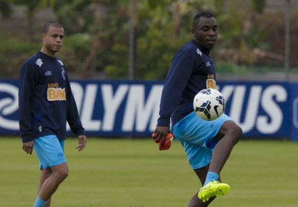 Debaixo de chuva, time realizou treinamento recreativo na Toca da Raposa II