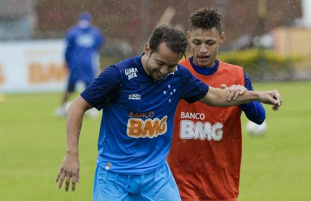 Debaixo de chuva, time realizou treinamento recreativo na Toca da Raposa II
