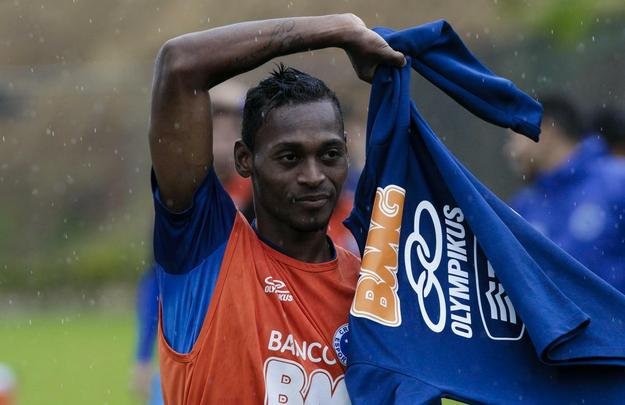 Debaixo de chuva, time realizou treinamento recreativo na Toca da Raposa II