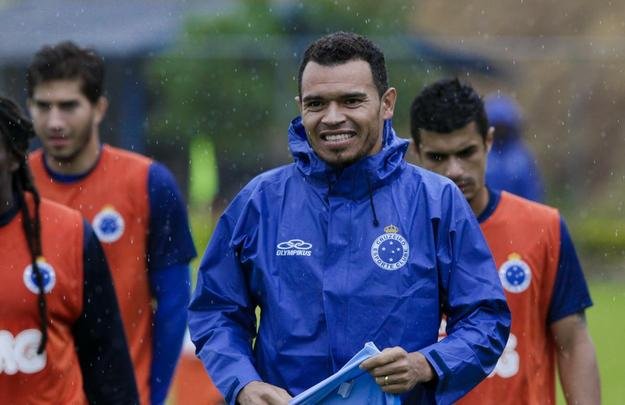 Debaixo de chuva, time realizou treinamento recreativo na Toca da Raposa II