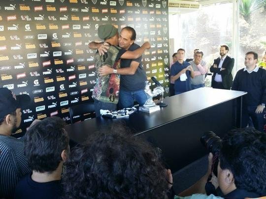 Ronaldinho Gaúcho se despede do Atlético em entrevista coletiva