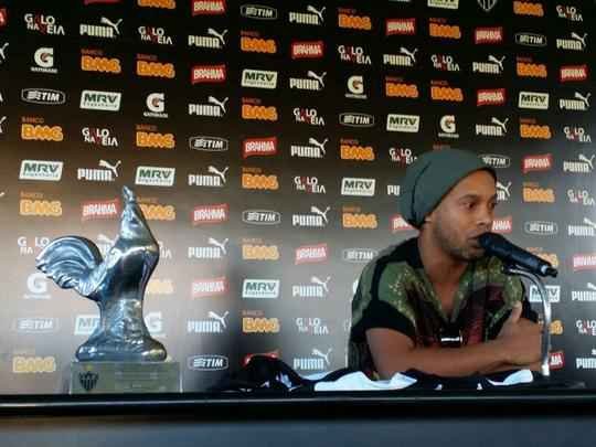Ronaldinho Gaúcho se despede do Atlético em entrevista coletiva