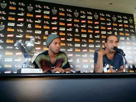 Ronaldinho Gaúcho se despede do Atlético em entrevista coletiva