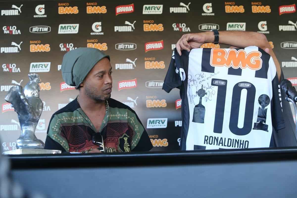 Ronaldinho Gacho se despede do Atltico em entrevista coletiva