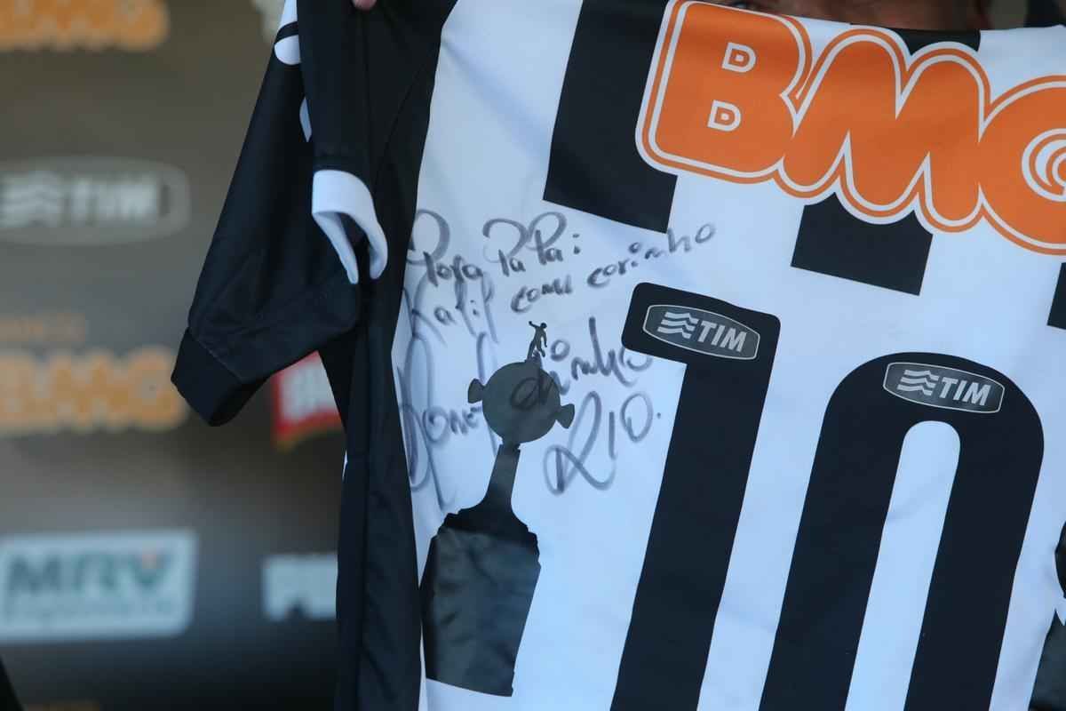 Ronaldinho Gacho se despede do Atltico em entrevista coletiva