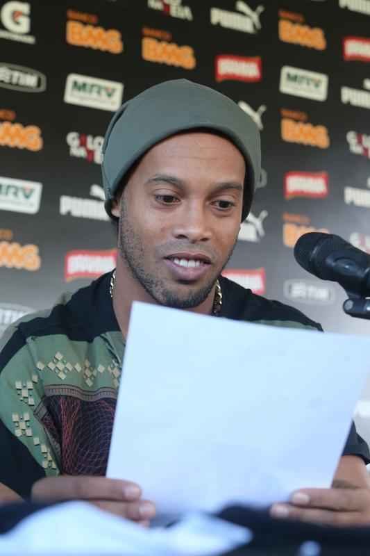 Ronaldinho Gacho se despede do Atltico em entrevista coletiva