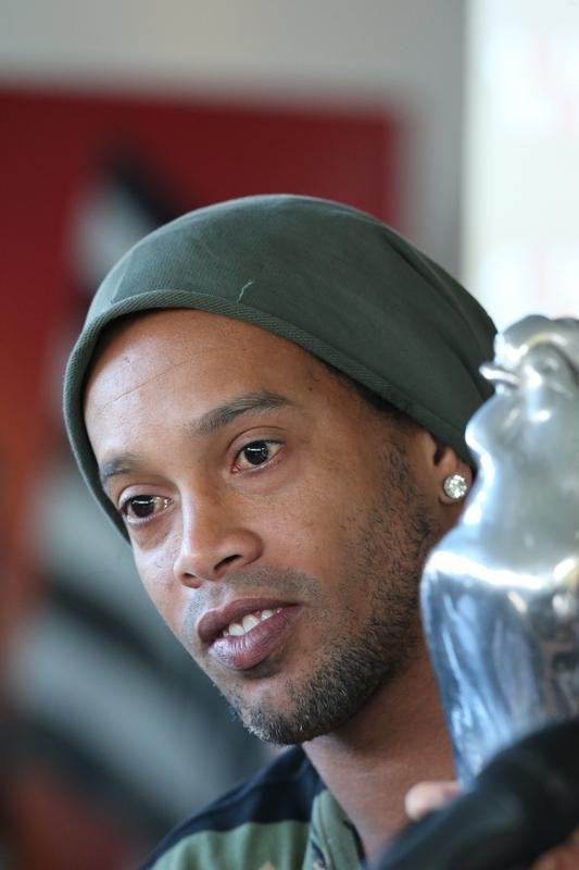 Ronaldinho se despediu do Atltico na manh desta quarta-feira, em entrevista coletiva na Cidade do Galo