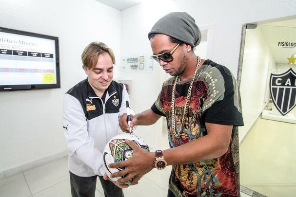 Ronaldinho Gaúcho se despediu dos jogadores e dos funcionários do Atlético