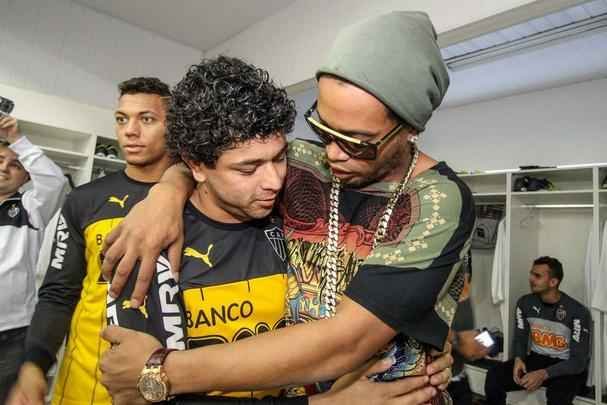 Ronaldinho Gaúcho se despediu dos jogadores e dos funcionários do Atlético