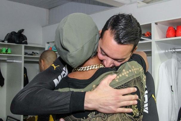 Ronaldinho Gaúcho se despediu dos jogadores e dos funcionários do Atlético