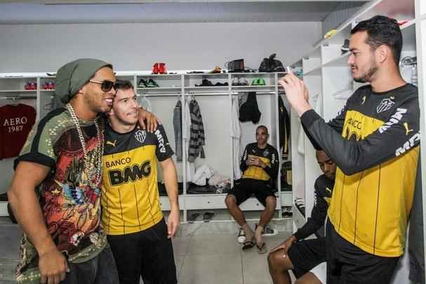 Ronaldinho Gaúcho se despediu dos jogadores e dos funcionários do Atlético