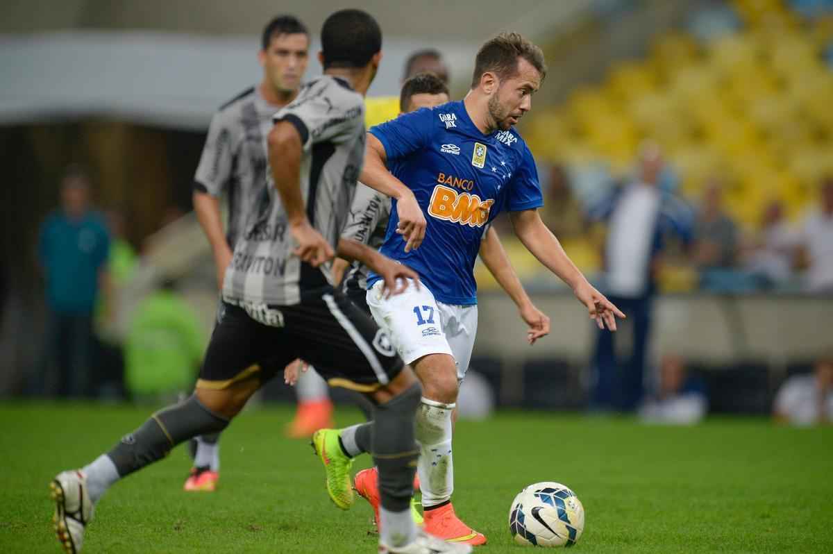 Cruzeiro finalizou mais vezes que o Botafogo, mas no somou os trs pontos no Rio de Janeiro